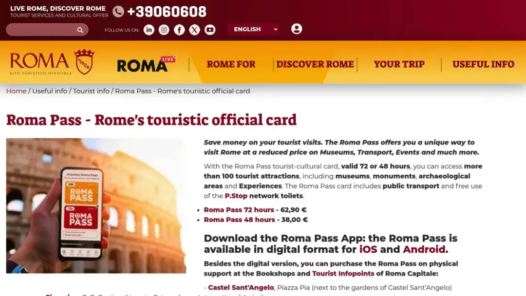 Rzymski bilet komunikacji miejskiej Roma Pass na telefonie przed Koloseum.