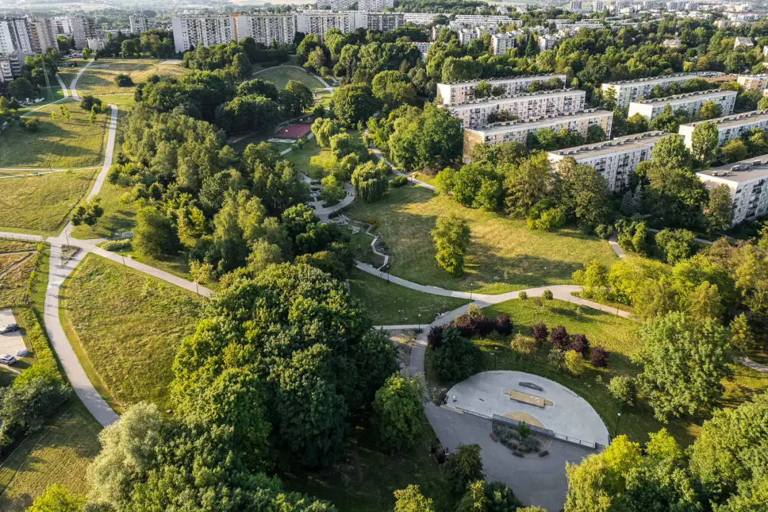 Jak dojechać na Osiedle Tysiąclecia Kraków? Sprawdź trasy i parkingi