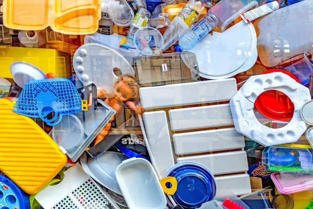 Surowce wtórne: Co to jest? Poznaj definicję, rodzaje i recykling