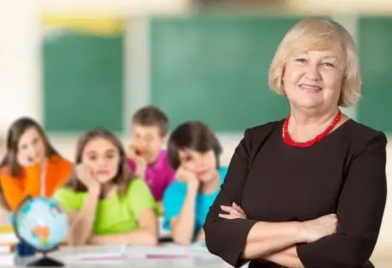 Czy katecheta może być wychowawcą klasy? Sprawdź aktualne przepisy