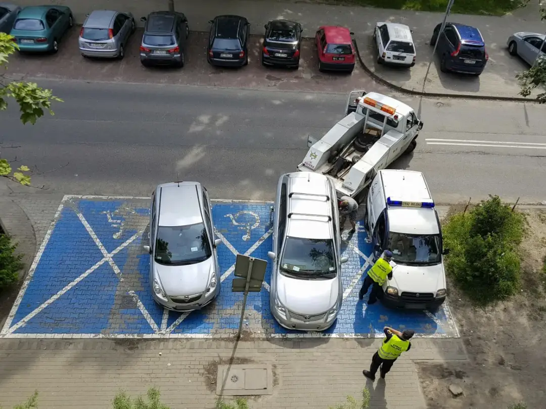 Niepełnosprawni: Parkowanie na kopertach i w SPP uniknij kar!