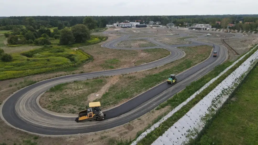 Ile kosztuje wybudowanie toru wyścigowego? Odkryj ukryte wydatki!