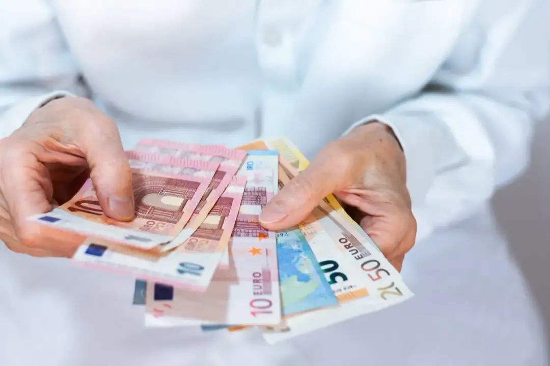 Płacenie euro w Czechach - Czy to opłacalne? Wskazówki dla turysty