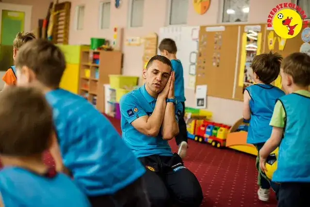 Zajęcia z kangurem? Odkryj moc kangurowania dla Twojego dziecka