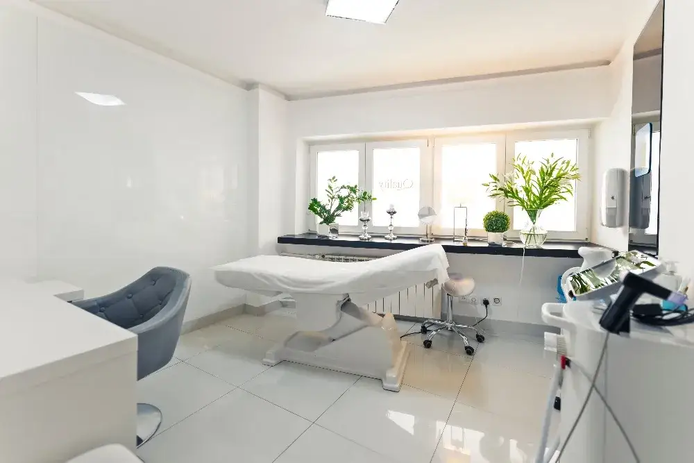 Ile kosztuje otwarcie salonu manicure? Kluczowe wydatki, które musisz znać