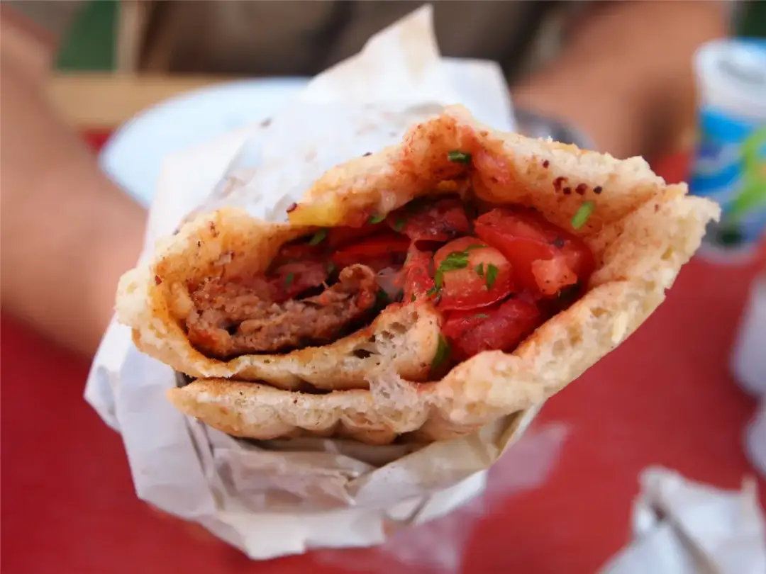 Prawdziwy kebab w Turcji: Czym różni się od polskiego?