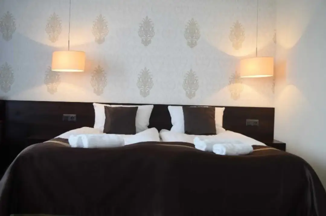 Ile lat, by wynająć hotel w Polsce? Sprawdź zasady i zgodę rodzica