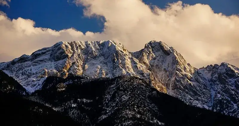 Co to jest Giewont? Odkryj jego tajemnice i niezwykłe legendy