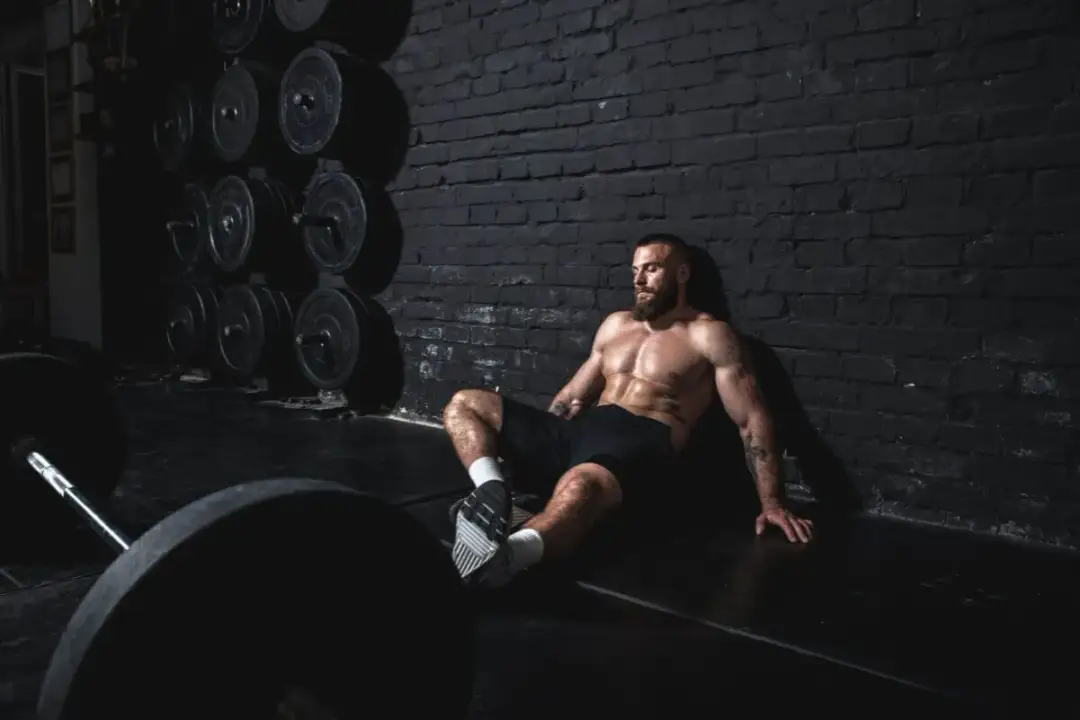 Co ćwiczyć, żeby schudnąć? Połącz siłę i cardio dla efektów!