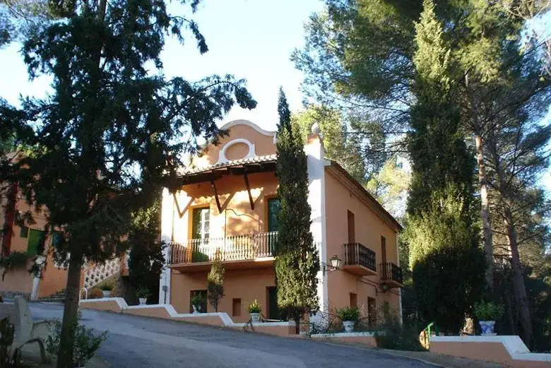 Hotel Balneario Cofrentes: Relájate en un paraíso de bienestar y naturaleza