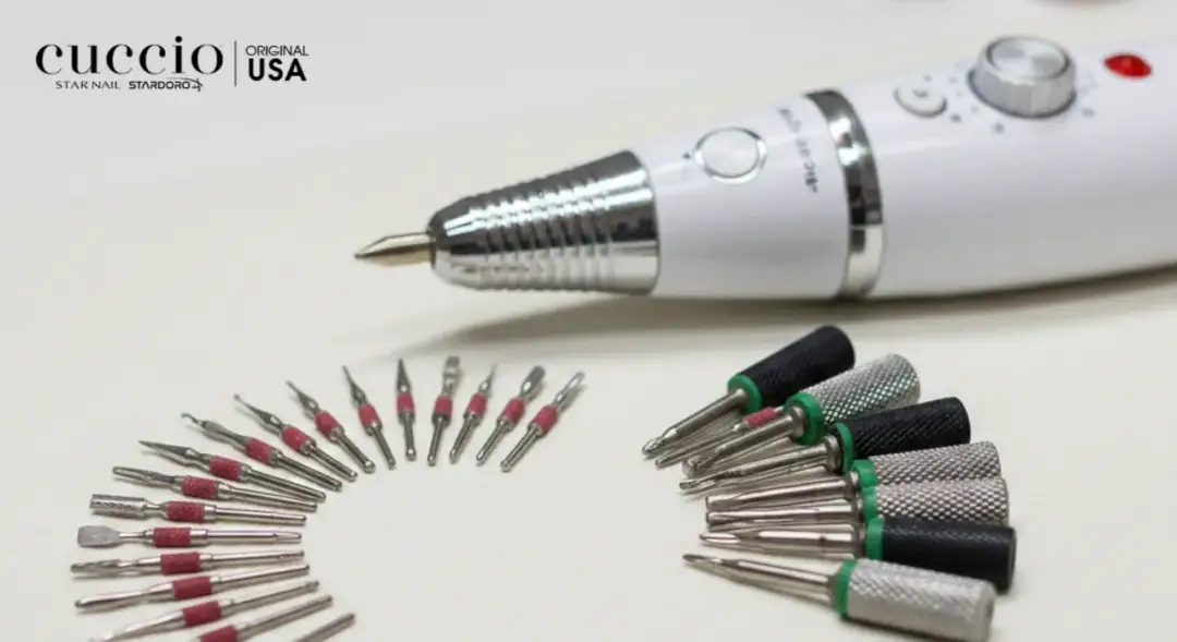Profesjonalne produkty dla paznokci: frezarki do paznokci i bogaty zestaw frezów i frezarek do manicure.