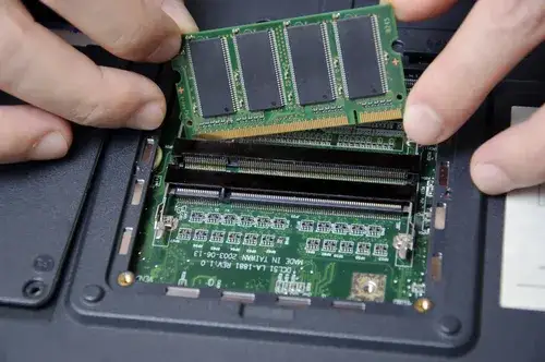 Jak dołożyć RAM do laptopa i uniknąć problemów z kompatybilnością