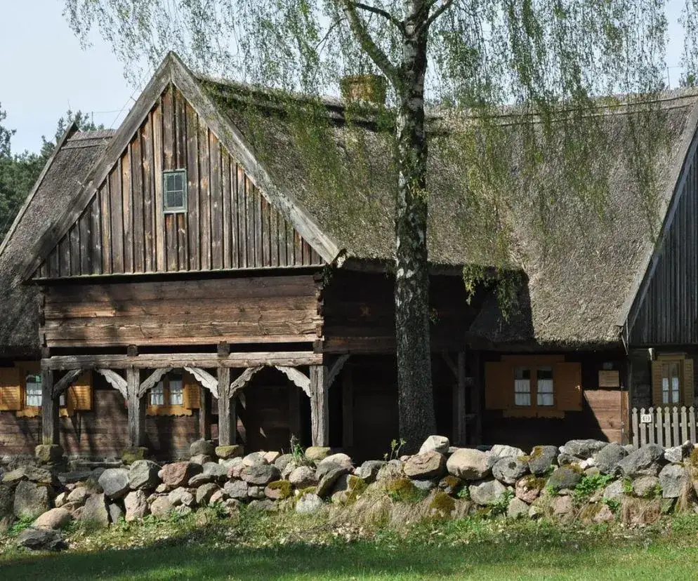 Najciekawsze skanseny w Pomorskim - odkryj historię i kulturę regionu