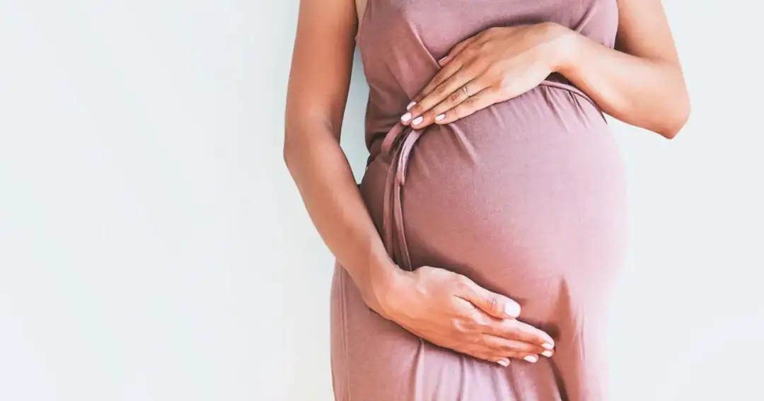 Ile tyć w ciąży? Normy BMI, trymestry i ryzyka