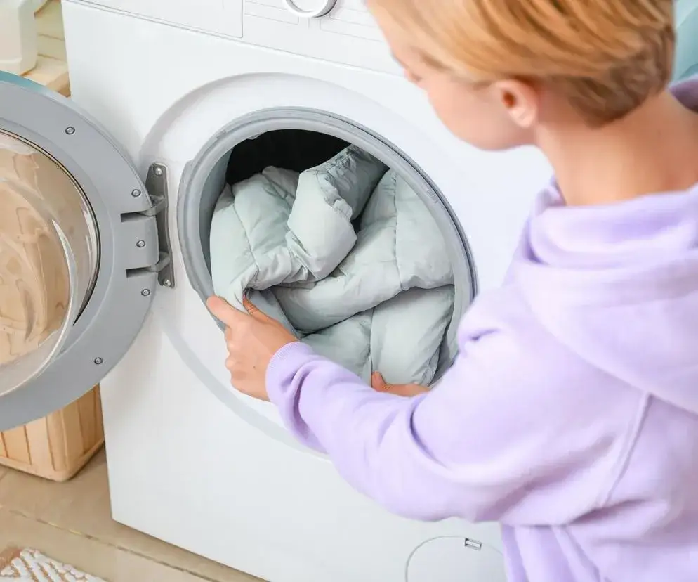 Pranie kurtki puchowej krok po kroku: puszysta i jak nowa!