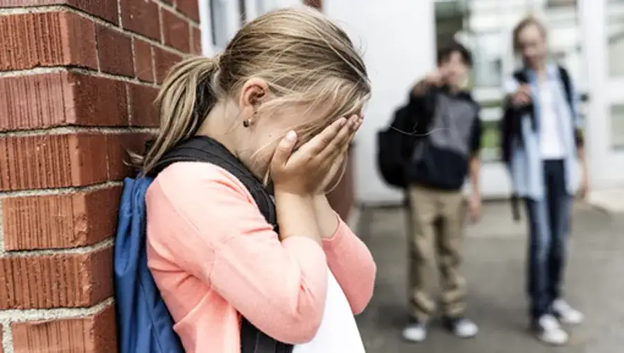 Dlaczego dziecko bije się w szkole? Główne przyczyny i rozwiązania