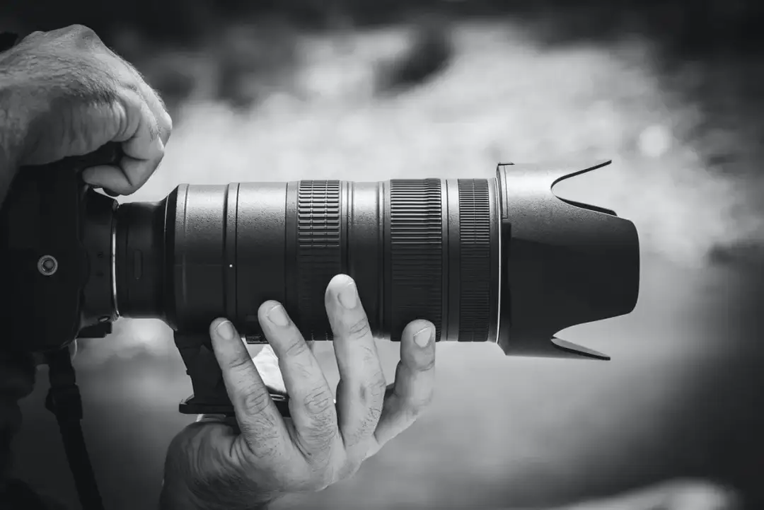 Jak długo fotograf przechowuje zdjęcia? Kluczowa jest umowa