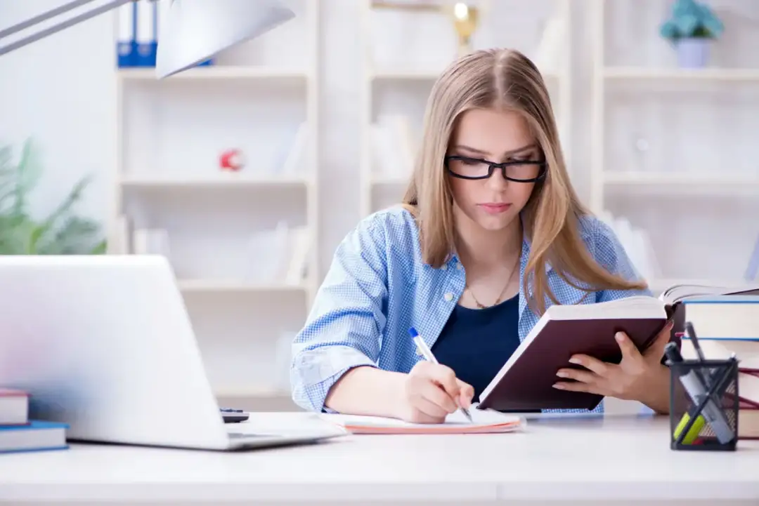 Kiedy wprowadzono nauczanie zdalne i jak wpłynęło na edukację?