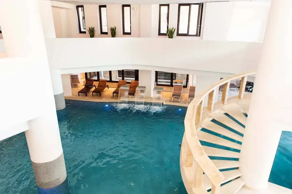 Abruzzo: Hotel con piscina in montagna per la tua fuga perfetta