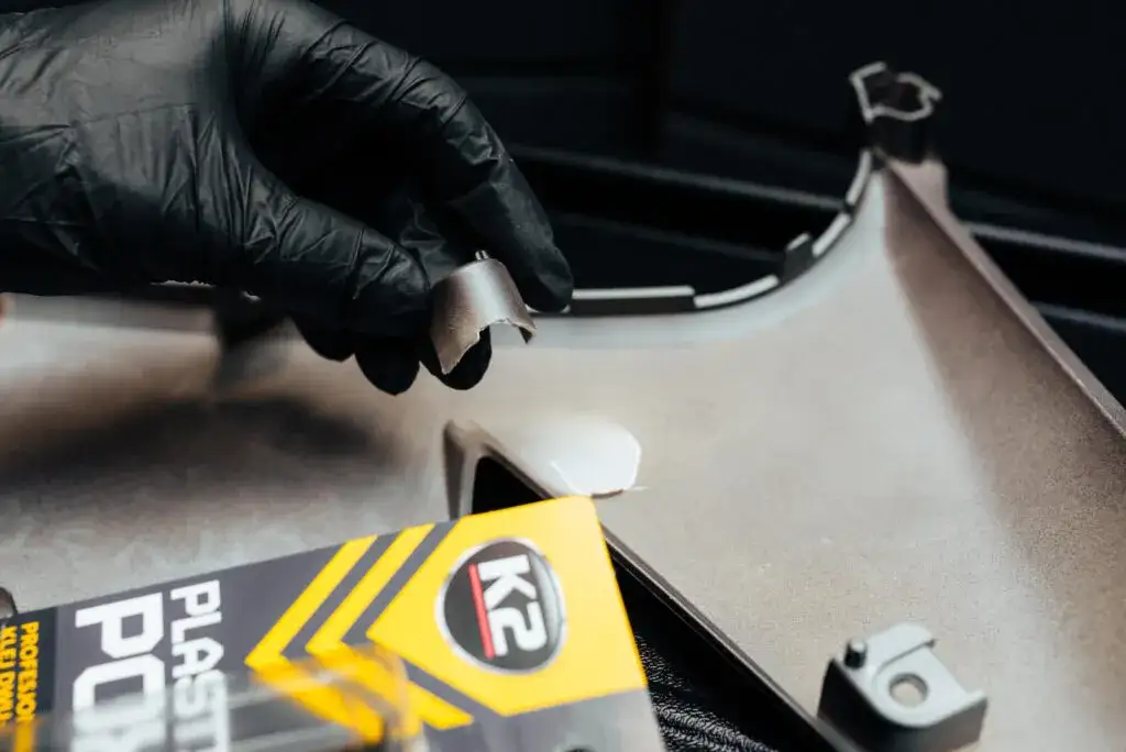 Jak skutecznie skleić polipropylen - najlepsze kleje i techniki