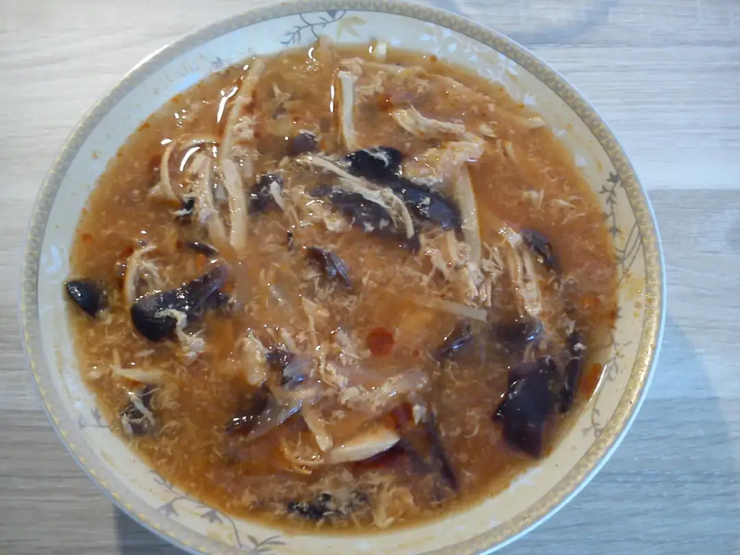 Zupa pekińska jak z restauracji. Profesjonalny przepis, który zachwyci każdego