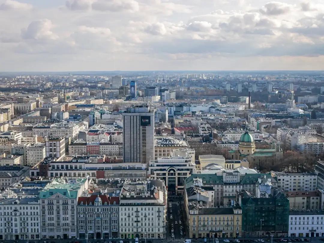 Czy Warszawa jest bezpieczna? Fakty, porady i bezpieczne dzielnice dla turystów i mieszkańców