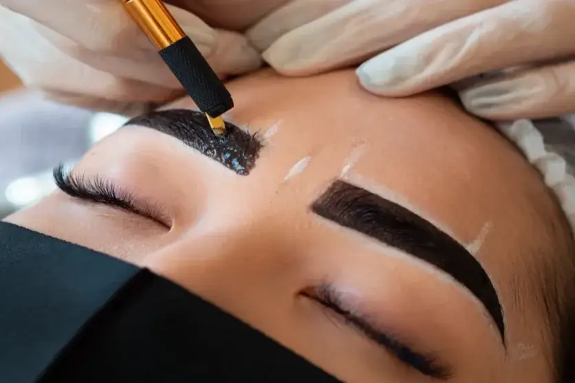 Henna i regulacja brwi: Od 30 do 170 zł co wybrać?