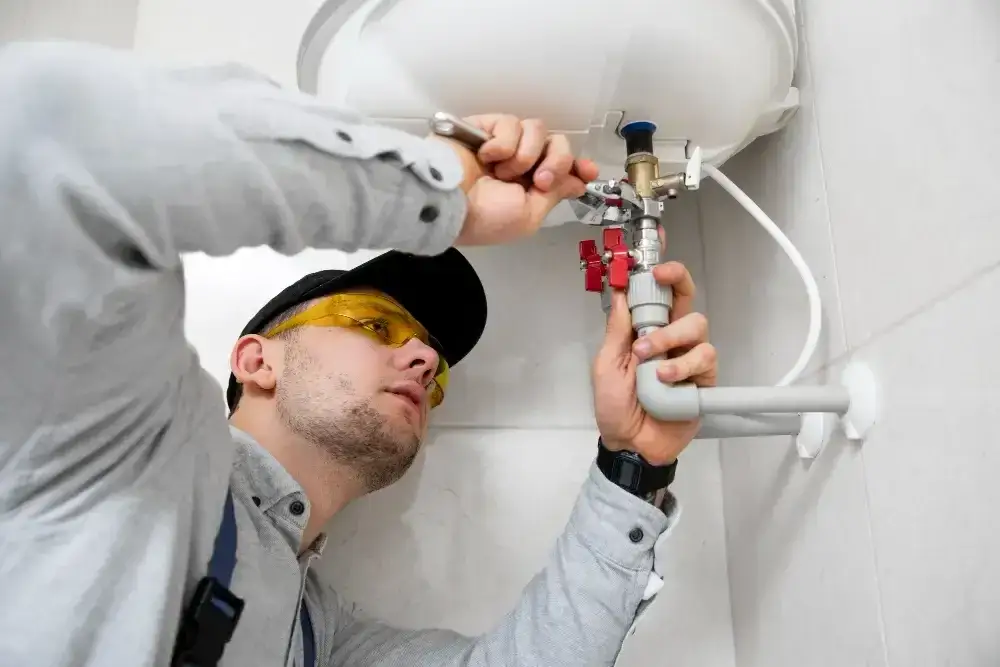Ile prądu zużywa bojler 120l? Sprawdź, jak obniżyć koszty energii
