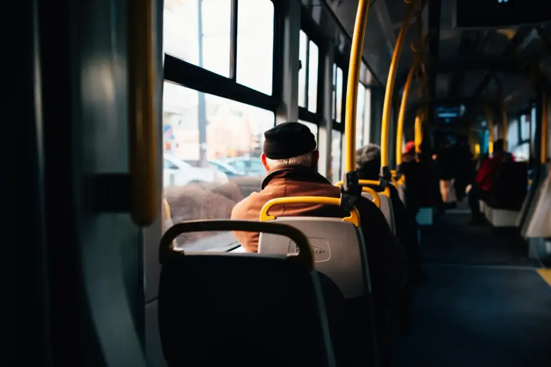 Ile bus ma miejsc? Sprawdź, jak wybrać odpowiedni pojazd na wyjazd