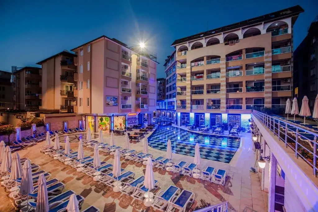 Tac Premier Hotel & Spa: Luksusowy relaks w sercu Alanyi