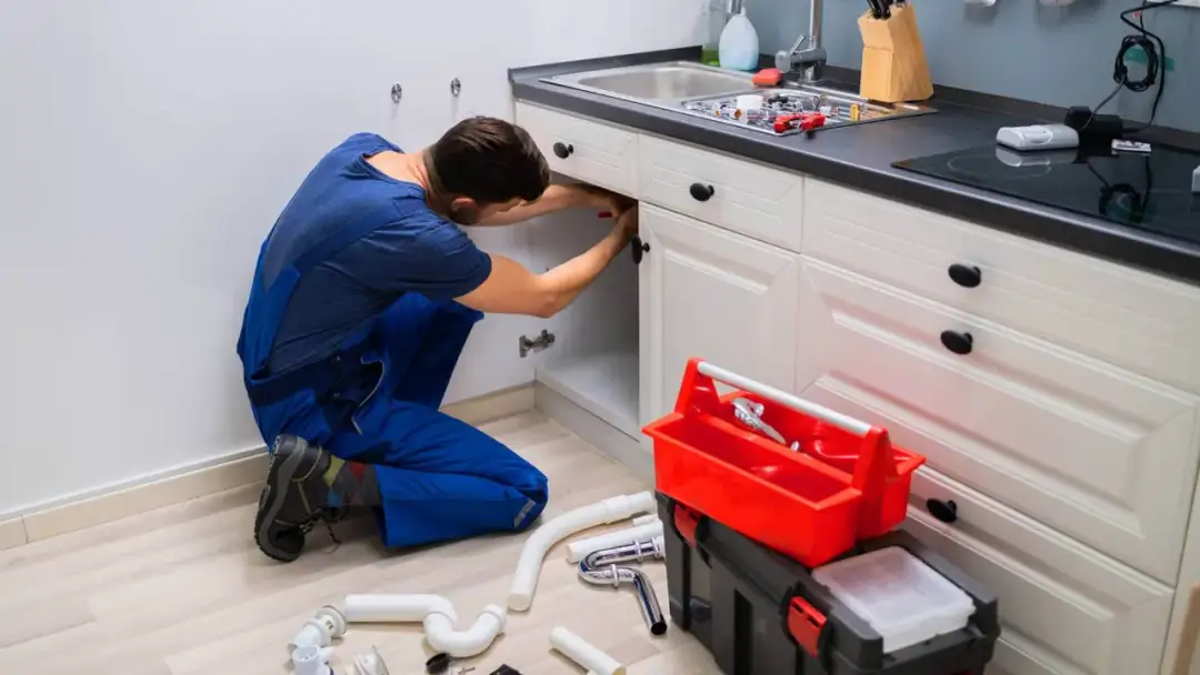 Ile kosztuje hydraulik? Stawki, ukryte koszty i jak wybrać fachowca