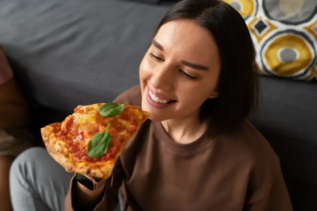 Jak odgrzać pizzę w piekarniku, by smakowała jak świeża?
