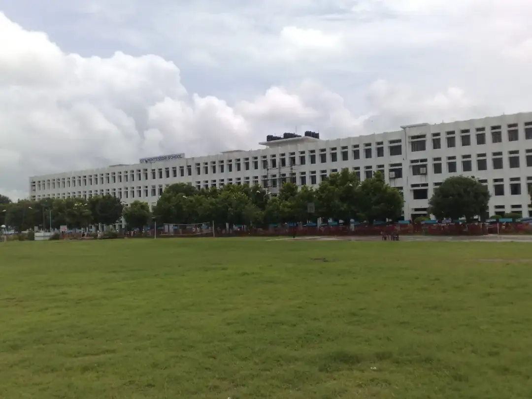 Największa szkoła świata: Poznaj City Montessori School w Indiach