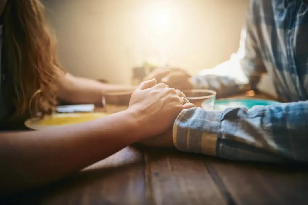 Jak pomóc osobie uzależnionej? Praktyczny przewodnik dla bliskich