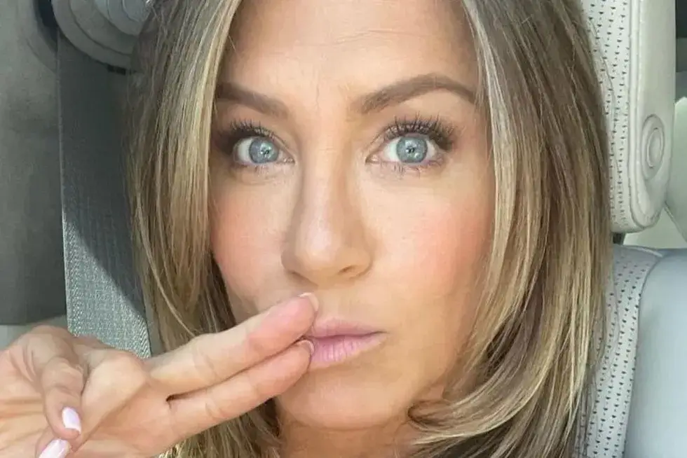 Jak zrobić fryzurę Jennifer Aniston - krok po kroku do idealnych włosów
