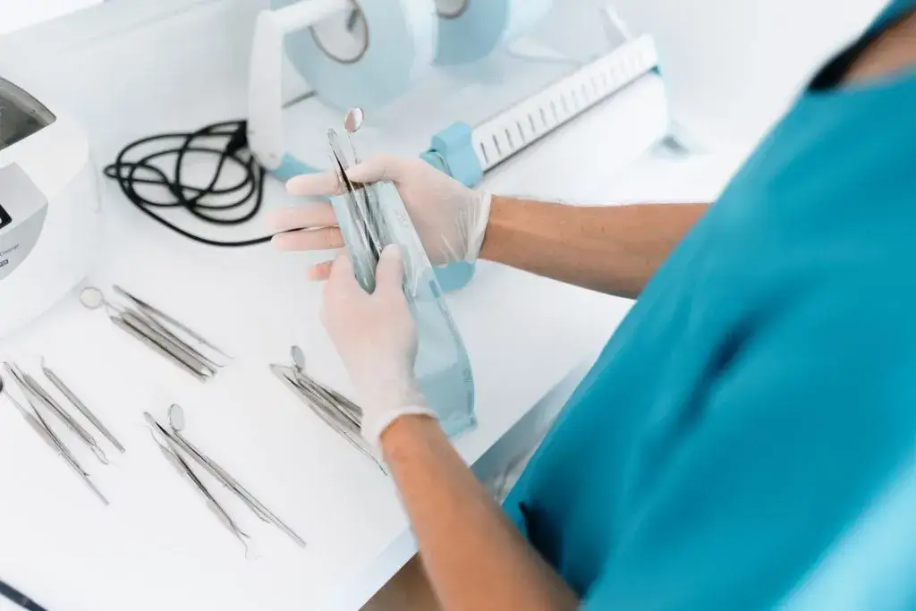 Ile zarabia technik sterylizacji medycznej? Zaskakujące fakty o wynagrodzeniu