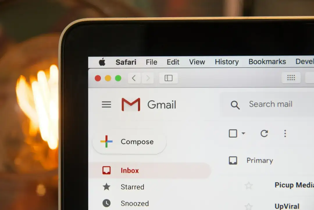 Jak napisać skuteczny e-mail? Wzory, zasady, przykłady