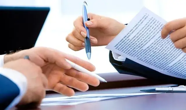 Co to jest umowa spedycji? Kluczowe informacje i najważniejsze zasady