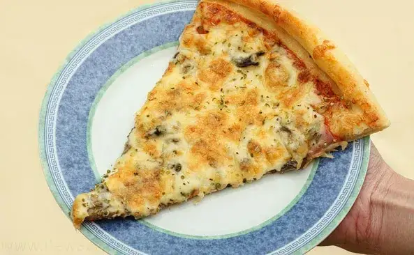 Ile waży kawałek pizzy? Zaskakujące różnice w wadze i porcjach