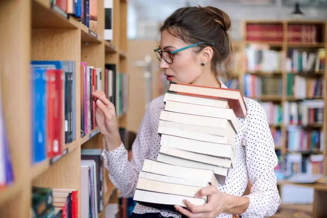 Staż w archiwum i bibliotece - Jak zacząć i spełnić wymagania?