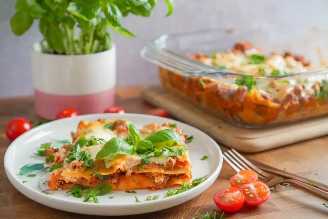 Co podać do lasagne? Idealne dodatki, które zbalansują smak