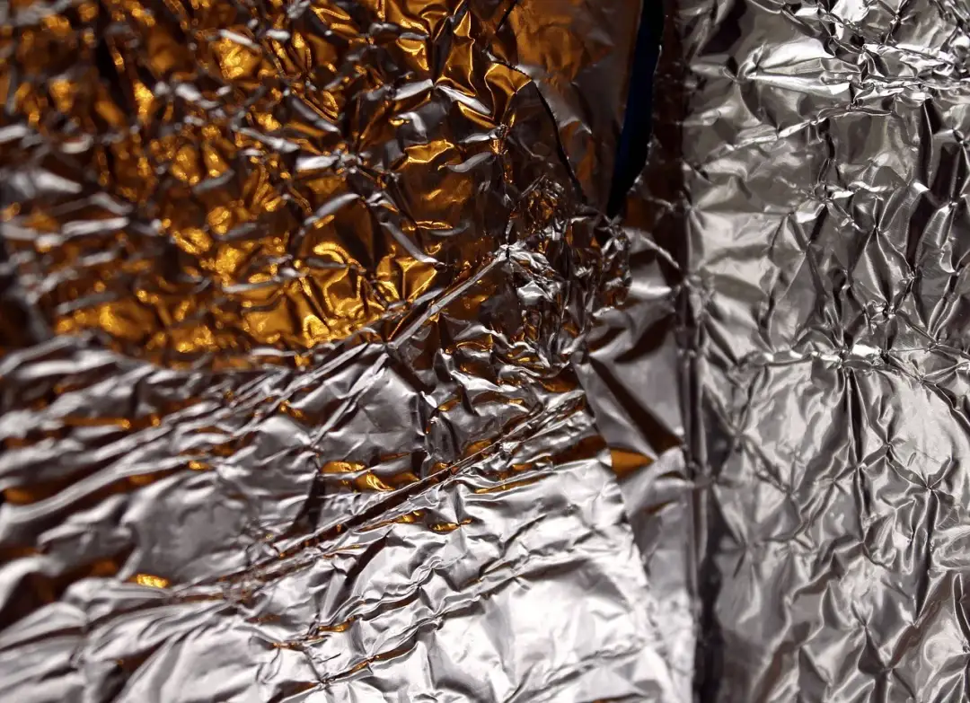 Folia aluminiowa gdzie wyrzucić? Oto co musisz wiedzieć o recyklingu