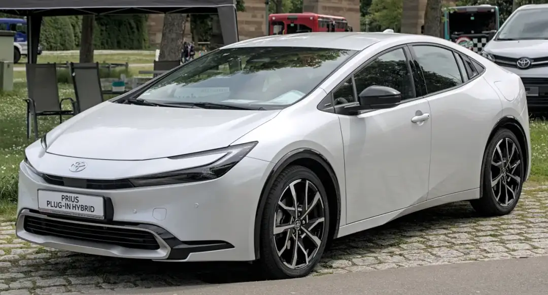 Prius co to znaczy? Odkryj etymologię i znaczenie ekologiczne modelu