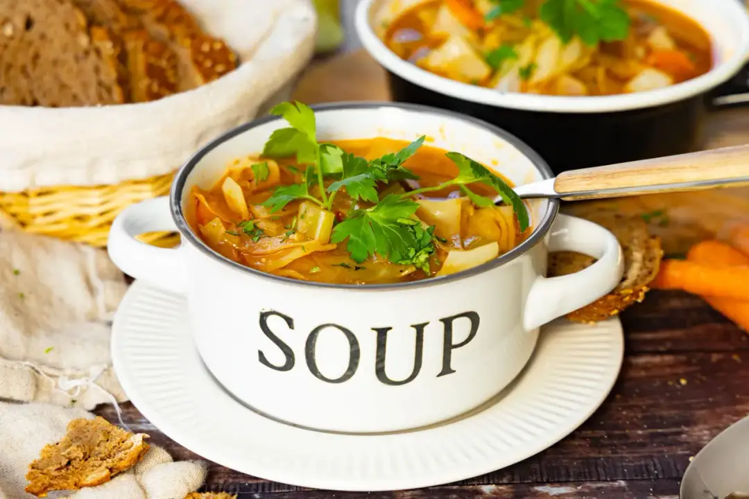Low Carb Kohlsuppe - Das schnelle Rezept für langanhaltende Sättigung
