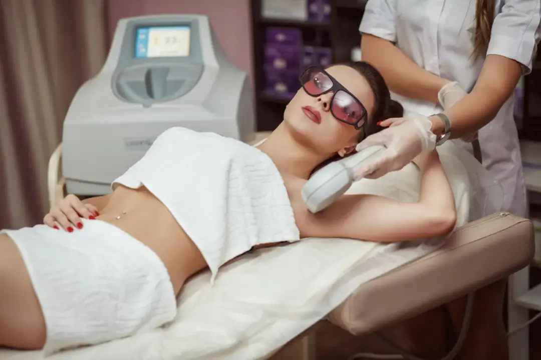 Depilacja laserowa a basen - Dlaczego warto odczekać 48 godzin?