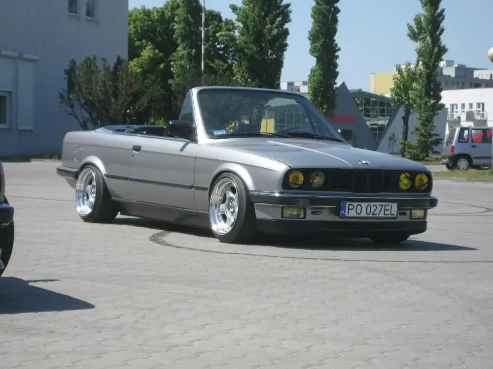 Jakie dystanse do BMW E90 wybrać, by uniknąć problemów z obcieraniem?