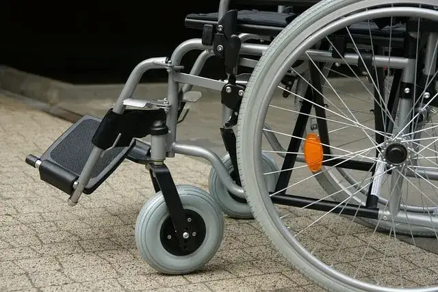 Jakie ciśnienie w oponach wózka inwalidzkiego zapewnia bezpieczeństwo?
