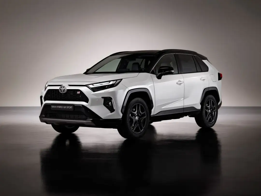 Toyota RAV4 - Ceny i wersje. Czy warto kupić teraz, czy poczekać?
