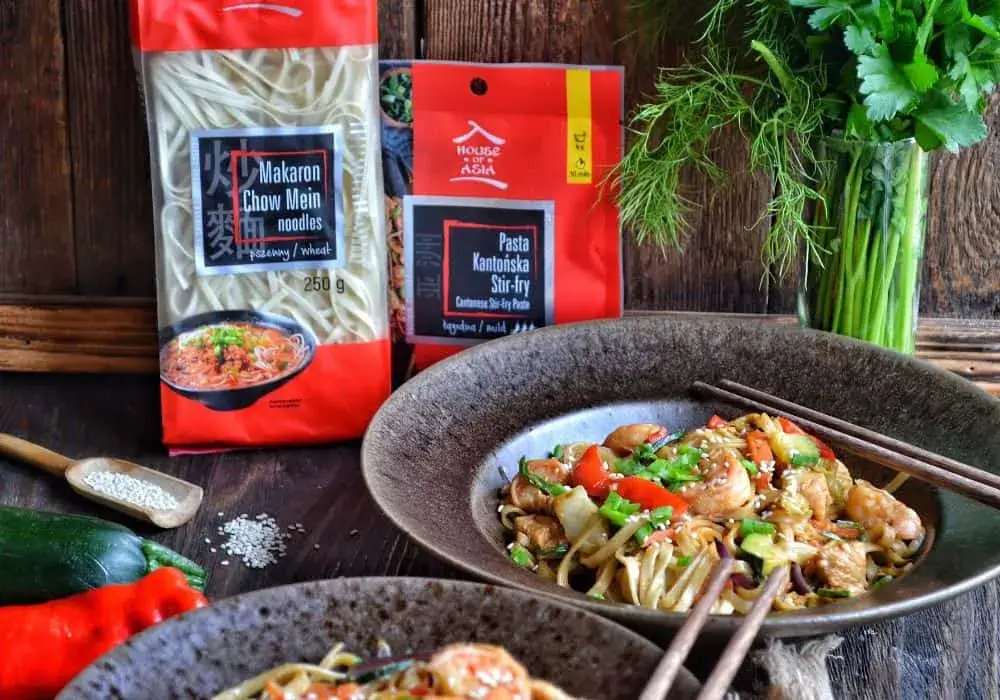 Jakie składniki ma makaron chow mein i dlaczego są ważne?