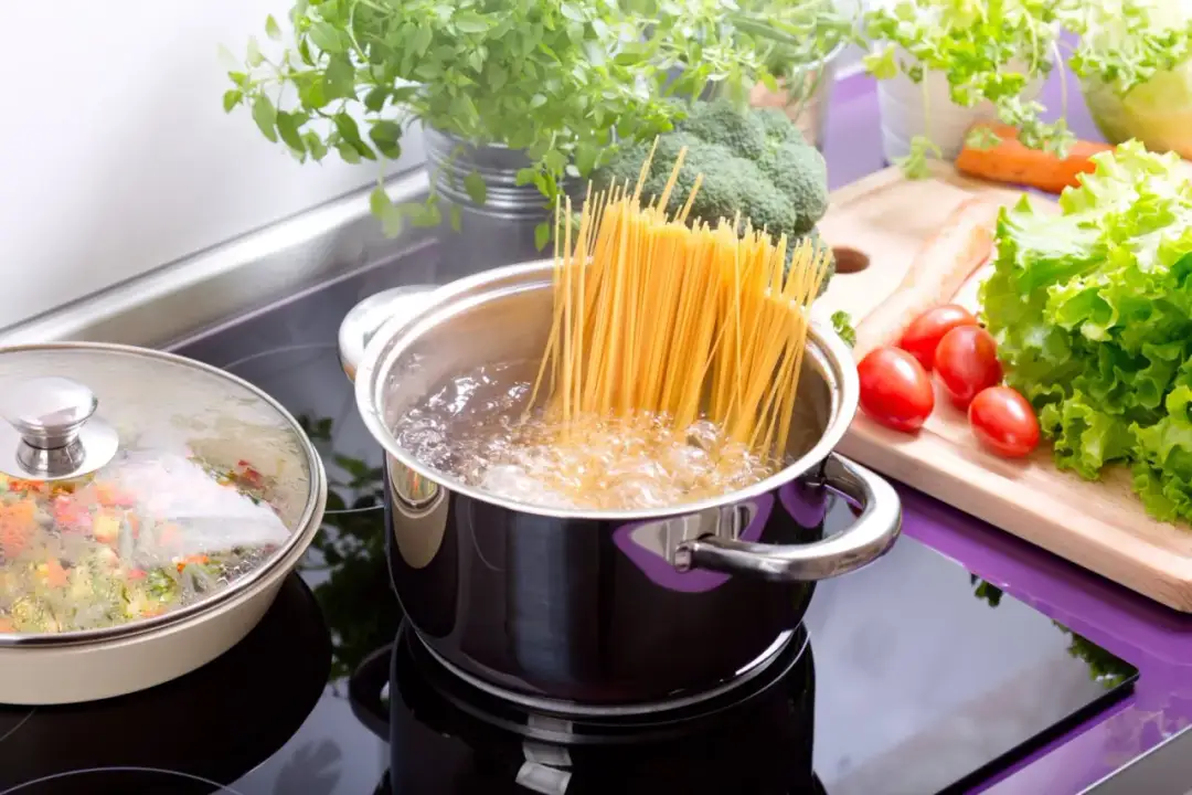 Ile suchego spaghetti na osobę? Sprawdź idealną porcję!